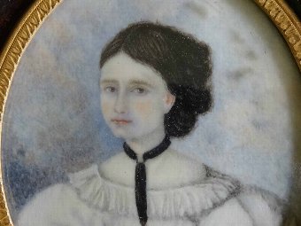 Antique A GORGEOUS 19thc GEORGIAN MINIATURE OVAL OIL PORTRAIT PAINTING OF A PRETTY GIRL