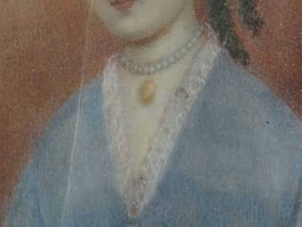 Antique A LOVELY 19thc NAIVE MINIATURE OVAL OIL PORTRAIT PAINTING OF A PRETTY GIRL