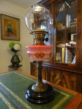 Antique BEAUTIFUL 19thc VICTORIAN CERAMIC & BRASS TWIN BURNING OIL LAMP - TABLE DESK