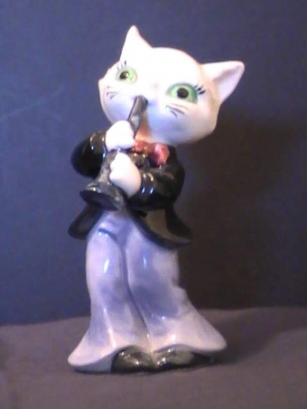 Goebel Cat playing a clarinet
