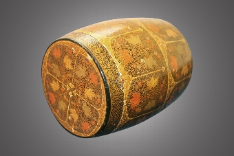 Antique A rare Kashmiri lacquered papier-mâché tea caddy