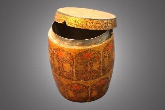 Antique A rare Kashmiri lacquered papier-mâché tea caddy