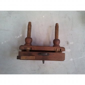 Antique Brush