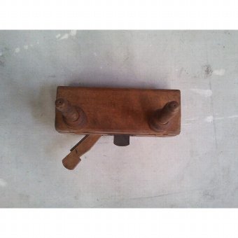 Antique Brush