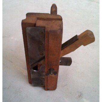 Antique Brush