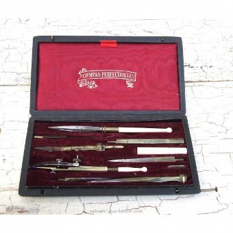 Antique Set compass to technical drawing