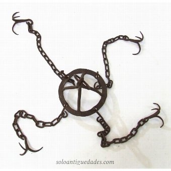 Antique Carraza the hub of four chains with three hooks each