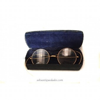 Antique Metal-rimmed glasses and leather hard case