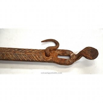 Antique Cremona or stride with incised decoration