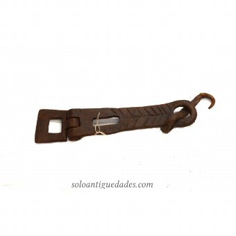 Hinged Cremona