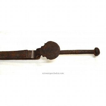 Antique Cremona capped knob