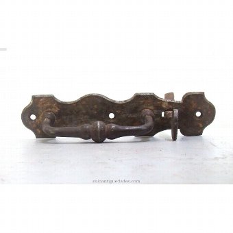 Antique Oval handle with latch
