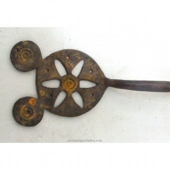 Antique Handle formed by two circular plates joined by cylindrical rod