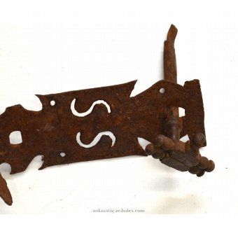 Antique Handle formed by an iron plate with oval latch