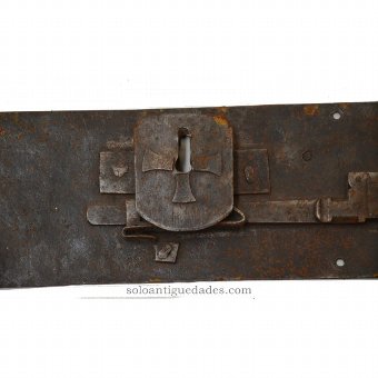 Antique Lock shield decorated with "Cross the temple"
