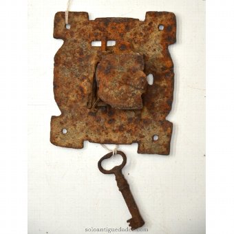 Antique Circular shaped lock lugs