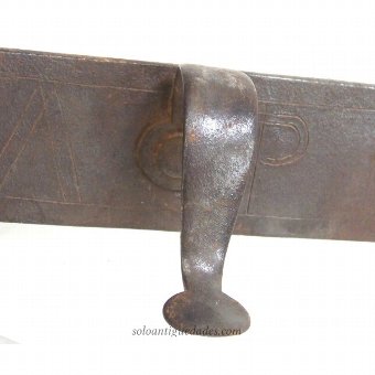 Antique Wainscot of stew consisting of an iron smooth