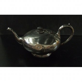 Tea with strawberry-shaped handle