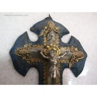 Antique Benditera velvet lined with crucifix