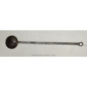 Ladle for serving food with geometric engravings
