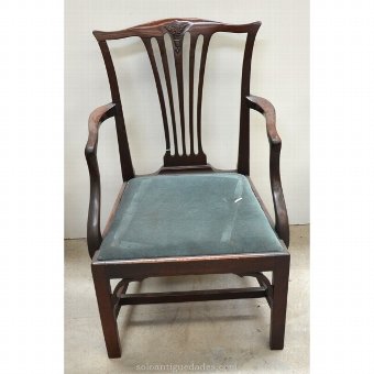 Elegant Hepplewhite style chair
