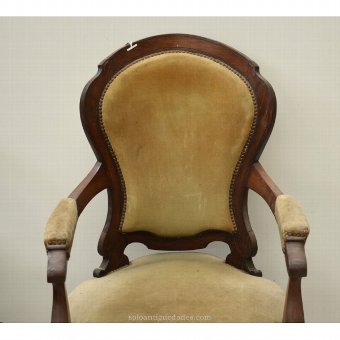 Antique Elegant Elizabethan chair