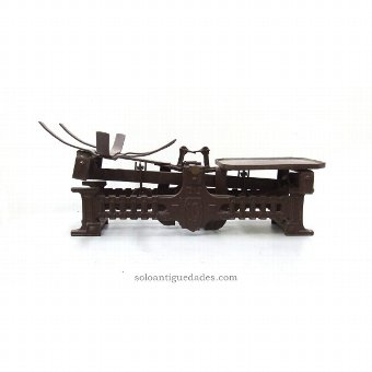 Scale dating from the late nineteenth century