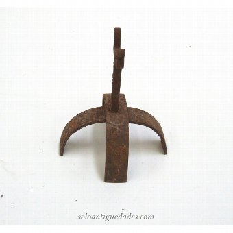 Mule fire with fork-like structure