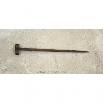 Antique Iron rod livestock with 32.5 cm