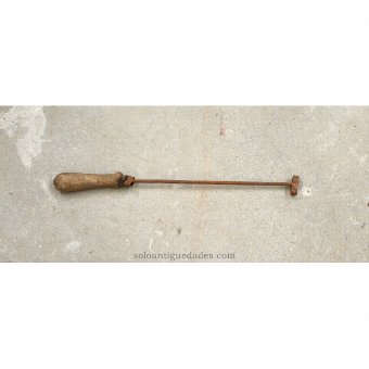 Antique Iron rod livestock with 36.5 cm