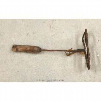 Antique Iron livestock with anchor-shaped end
