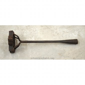 Antique Iron livestock with animal shaped end with the letters AF