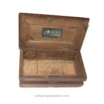 Sewing box with outer pad