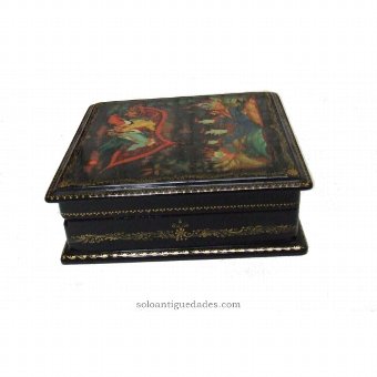 Antique Lacquered box with representation from The Thousand and One Nights