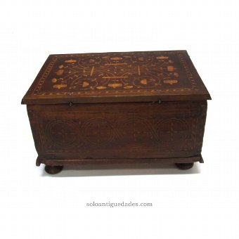 Antique Box inlaid with floral decoration