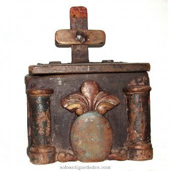 Wooden alms box polychrome