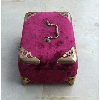 Antique Small velvet-lined box