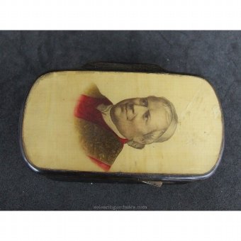 Antique Small box with ecclesiastical character portrait