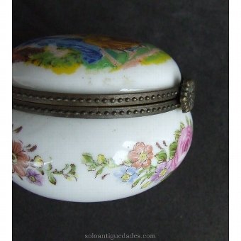 Antique Glazed porcelain box