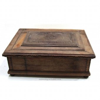 Antique Collection box with the initials "AM"