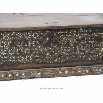 Antique Collection box with white flowers in intarsia