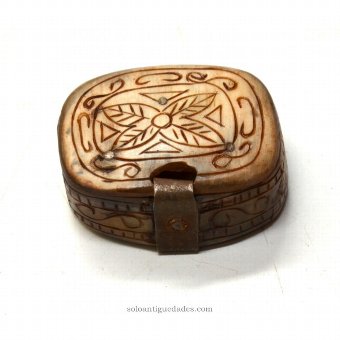 Antique Box engraved ivory collection
