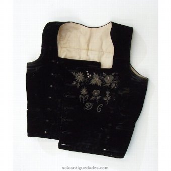 Regional vest embroidered