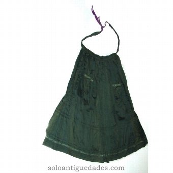 Decorated with fretwork apron embroidered