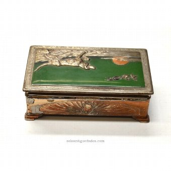 Antique Small box with hunting dog