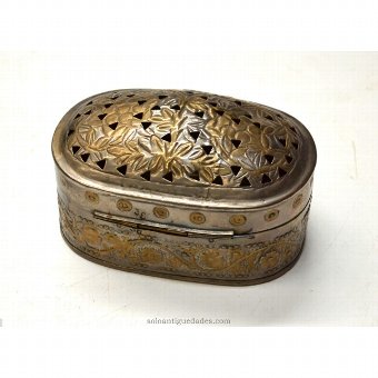 Antique Small oval box with openwork decoration