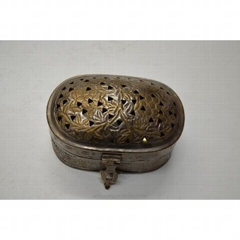 Antique Small oval box with openwork decoration