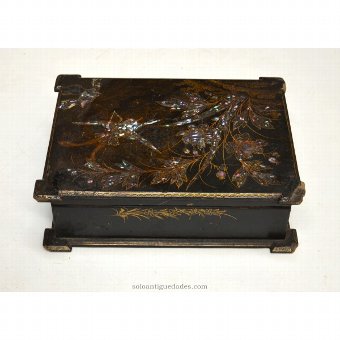 Collection box decorated with birds