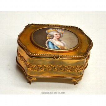 Old gold jewelry with female portrait