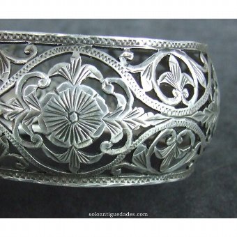 Antique Beautiful silver bracelet decorated
